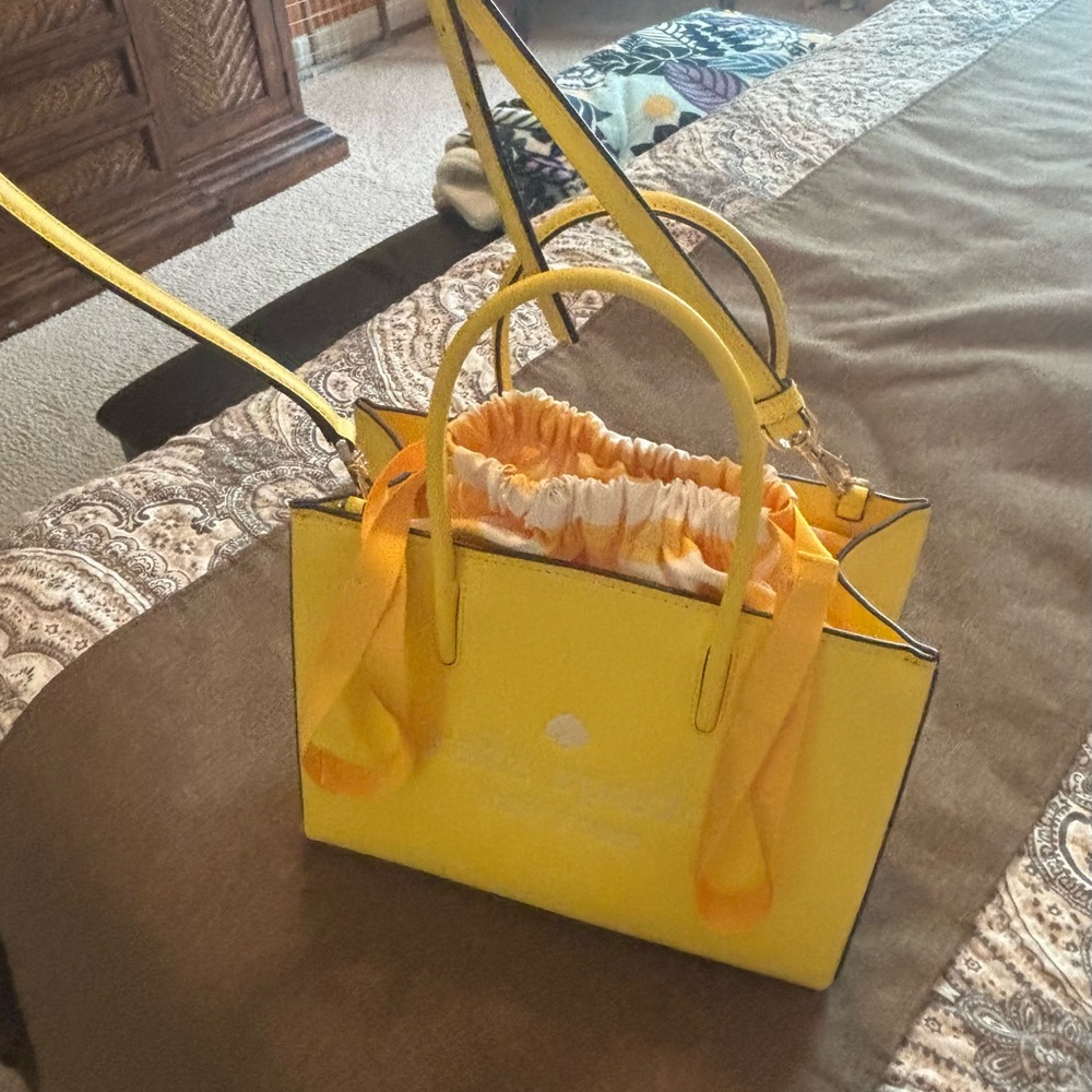 Kate spade ♠️ handbag or Crossbody - Picture 3 of 4